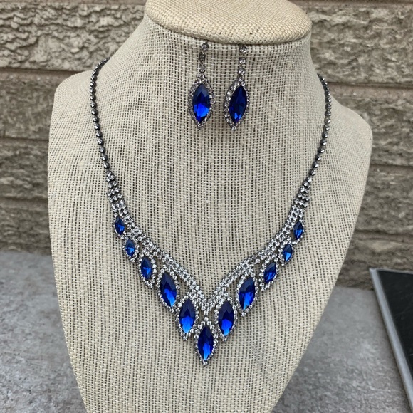 Jewelry Set Crystal Teardrop V shape Necklace and earrings set blue - Picture 1 of 4